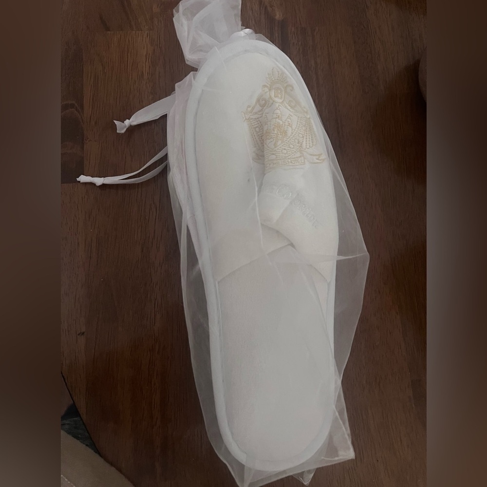 Beverly Hills Hotel Women’s Bath Slippers never used from hotel